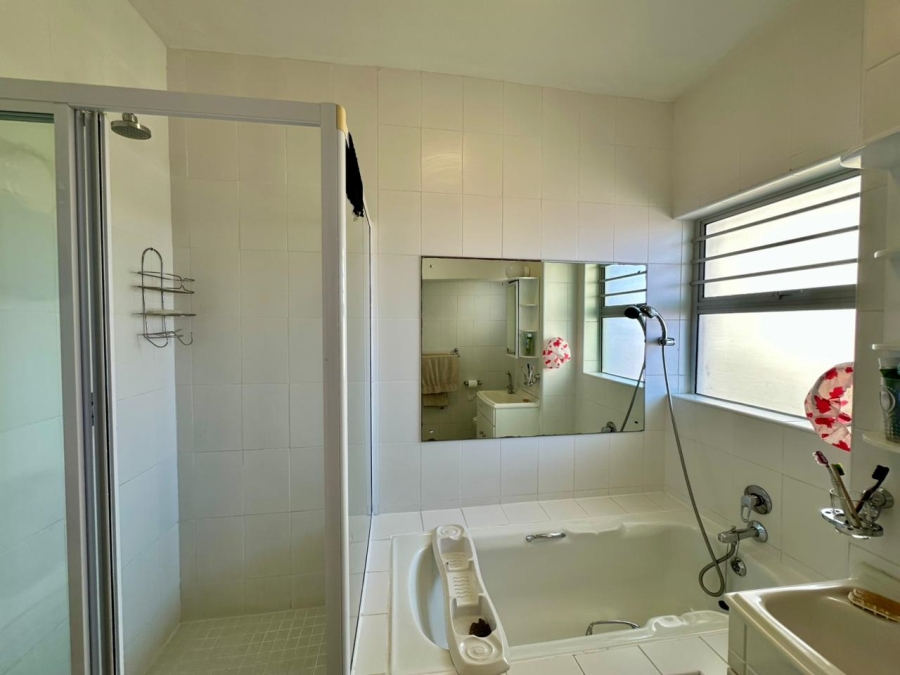 2 Bedroom Property for Sale in Sea Point Western Cape